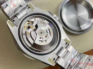 Reloj deportivo de buceo de lujo de alta calidad en acero inoxidable 2813, 2836, 3285 con cristal de zafiro y efecto luminoso - Product Image 1