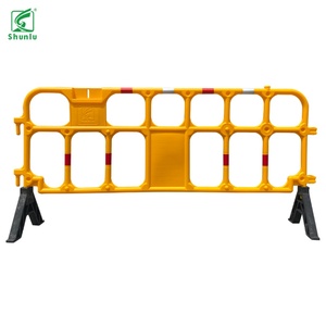 Barricade routière en plastique HDPE de 2100 mm, jaune, qualité ingénierie IP10, pour routes et chantiers - Product Image 1