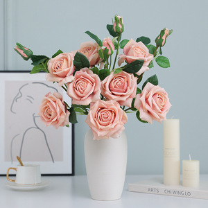 Ramillete de Rosas Artificiales Ruilisi de 3 Cabezas, Tallo Único, Color Blanco Rosado Grisáceo, Tela Encerada, Decoración para Bodas y Hogar - Product Image 3