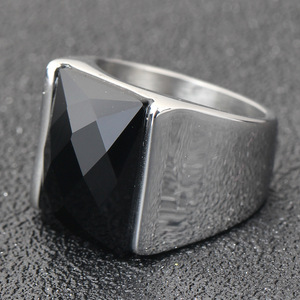Anillo Piramidal Unisex con Gema Roja, Engaste a Presión, Estilo Geométrico, Joyería de Moda, Regalo - Product Image 2