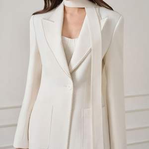 Chaqueta de mujer Jacquard de hormiga blanca elegante de alta calidad, manga larga con un solo pecho, corte recto contemporáneo, cierre tejido corto - Product Image 4