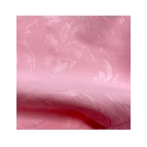 Комплект постельного белья из высококачественной ткани с тиснением цветов