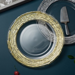 Modernos Platos de Presentación de Cristal de 13 Pulgadas con Borde Ondulado, Transparentes con Borde Dorado/Plateado, Vajilla Redonda Texturizada para Bodas y Hoteles - Product Image 1