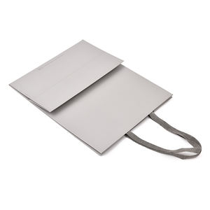 Sacs d'emballage en papier kraft imprimés avec logo personnalisé, sacs cadeaux en carton pour les petites entreprises - Product Image 1