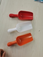 Prix usine en plastique petite échelle de bande cuillère d'alimentation pour animaux de compagnie pour cheval mouton poulet chien chat