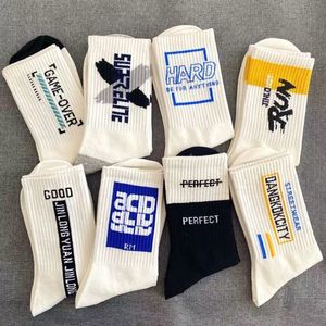 Chaussettes de sport professionnelles de <span class=keywords><strong>haute</strong></span> qualité OEM, épaisses, absorbant la transpiration, avec inscription <span class=keywords><strong>blanche</strong></span>, design personnalisé, chaussettes en coton - Product Image 2