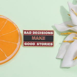 Broche de Esmalte con Texto de Dibujos Animados, 'Las Malas Decisiones Hacen Buenas Historias', Accesorio de Moda para Ropa, Regalo - Product Image 2