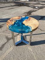 Table ronde en résine avec plateau en bois, design moderne, légère et durable, pour intérieur, SACK - Idéale pour les célébrations en salon