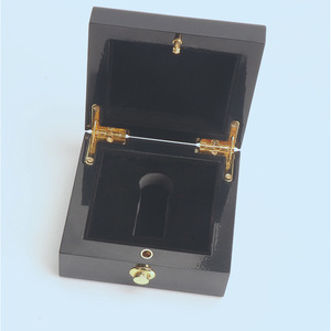 Boîte à bijoux en bois carrée, petite et moyenne, laquée et polie avec lettrage doré pour le rangement et l'emballage cadeau - Product Image 4