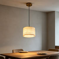 Lampe suspendue en résine nordique de qualité supérieure, câble de suspension réglable, décoration intérieure pour la maison, lampe suspendue
