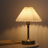 Lampe de table rechargeable en tissu haut de gamme, lumière d'ambiance de chevet de luxe, lampe décorative créative haut de gamme pour chambre à coucher, bureau, usage domestique