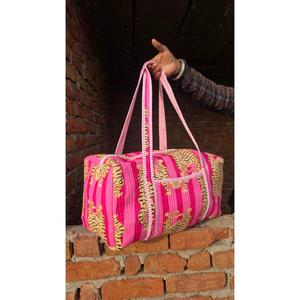 Bolsa de Viaje Acolchada de Algodón Hecha a Mano, Duradera, Ligera, Elegante, con Estampado Tradicional, Perfecta para Vacaciones - Product Image 2