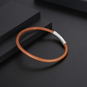 Bracelet en cuir véritable pour homme minimaliste, best-seller, avec fermoir magnétique en acier inoxydable, bracelet en cuir brun - Product Image 3