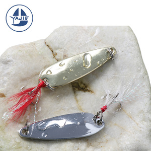 Leurre cuillère avec plume et hameçon triple pour la pêche au bar, poils rouges et fourrure blanche, origine Weihai - Product Image 4