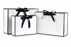 Sac en carton personnalisé avec logo, recyclable, avec lamination et ruban, pour présentation de cadeaux, vente en gros - Product Image 2