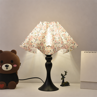 Lampe de table vintage avec abat-jour en lin en forme de pétale, lumière de chevet romantique pour la chambre à coucher, décoration de la maison, cadeau pour elle