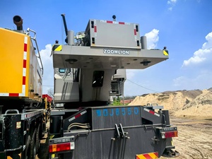 Grue mobile sur camion Zoomlion ZTC1000V5 d'occasion, marque chinoise d'origine, capacité de 100 tonnes, disponible à Dubaï - Product Image 2