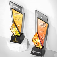 Trophée en cristal géométrique personnalisé avec base en cristal noir, design géométrique à double panneau, récompense pour les événements et les compétitions d'entreprise