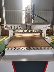Machine de découpe de bois à commande numérique (CNC) 1325 avec table à vide et ATC linéaire, idéale pour la fabrication de meubles et d'armoires – Vente directe usine (modèle A) - Product Image 5