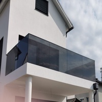 Base de garde-corps en verre en aluminium noir pour balcon et terrasse, garde-corps en verre teinté vert, systèmes de garde-corps en verre incassable