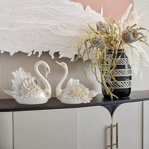 Adorno Moderno Minimalista de Cisne en Resina Gris y Blanca, Decoración para Bodas, Regalo para el Hogar - Product Image 3