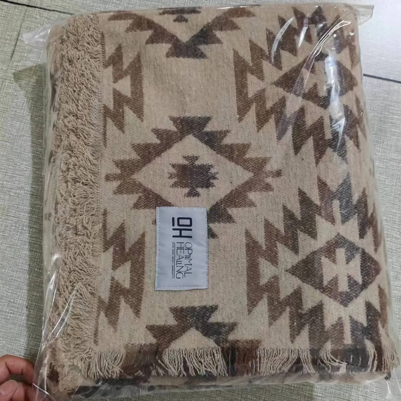 Wholesale price ready to ship soft winter warm 60*80inches aztec southwest pattern throw outdoor Shawl blanket