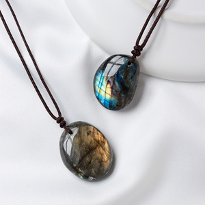 Pendentif rond en labradorite, pierre naturelle polie et chatoyante, fabrication de bijoux DIY, vente en gros en usine - Product Image 1