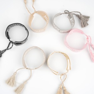 Bracelet en macramé tissé en polyester avec broderie de logo personnalisé, design personnalisé, bracelet brodé - Product Image 3