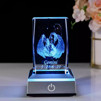 Saint Valentin LED Veilleuse 3D Cristal Cubes Gravé Au Laser En Plastique Base 3D Objets Décoratifs pour La Décoration Intérieure Graduation