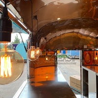 Remorque de restauration rapide vintage en acier inoxydable avec conception à 4 roues résistante à la rouille et machines à snacks