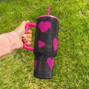 Vaso Térmico de Acero Inoxidable de 40oz con Asa, Diseño de Corazón Rosa Intenso y Negro, Adornado con Diamantes de Imitación y Pedrería, para Café y Viajes - Product Image 4
