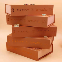 En gros 500 pcs/lot boîte d'emballage cadeau en carton personnalisée logo imprimé paquet de bijoux magnétique