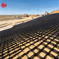 Текстурированный высокопрочный геосетчатый мат из HDPE толщиной 1,6 мм, высота ячейки 110 мм для укрепления склонов полигонов ТБО и предотвращения скольжения