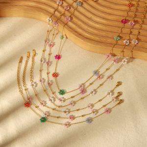 Elegante conjunto de joyería de moda para mujer con colgante de perlas de imitación, collar y pendientes en color oro vintage. - Product Image 1