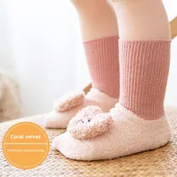 Chaussettes de sol pour bébés, automne-hiver, épaisses, antidérapantes, en polaire corail, personnages de dessins animés pour enfants, mi-mollet