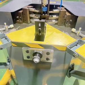 Machine à sertir les coins en aluminium 380V 50HZ à tête unique pour la fabrication de profilés de fenêtres et de portes en aluminium - Product Image 2