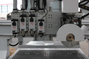 1325 di vendita diretta M-shine 1330 2040 2130 4 assi 3d cnc macchina <span class=keywords><strong>per</strong></span> intagliare <span class=keywords><strong>il</strong></span> legno che lavora router cnc <span class=keywords><strong>in</strong></span> tutto <span class=keywords><strong>il</strong></span> <span class=keywords><strong>mondo</strong></span> - Product Image 3