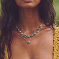 Collier carré en laiton avec diamants colorés de style vintage, personnalisé OEM, et collier en forme de goutte d'eau bleue pour femme, idéal pour les banquets et les soirées.