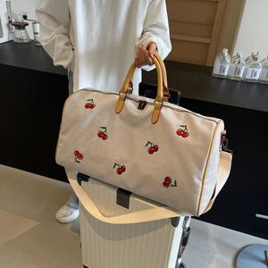 Sac de voyage portable grande capacité imprimé cerises, idéal pour le rangement des vêtements, sac fourre-tout pour femmes, sacs de voyage d'extérieur – Offre Spéciale - Product Image 5