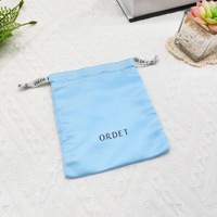 Pochette en satin de soie personnalisée avec cordon de serrage pour emballage cadeau de parfum