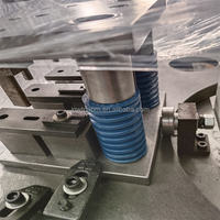 Machine de poinçonnage pneumatique multi-stations 380V pour la fabrication de trous dans les cadres de fenêtres en PVC et en aluminium