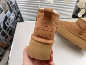 Bottes de neige UGGS pour femmes, style classique, luxueuses et de haute qualité, imperméables, élégantes et confortables - Product Image 3