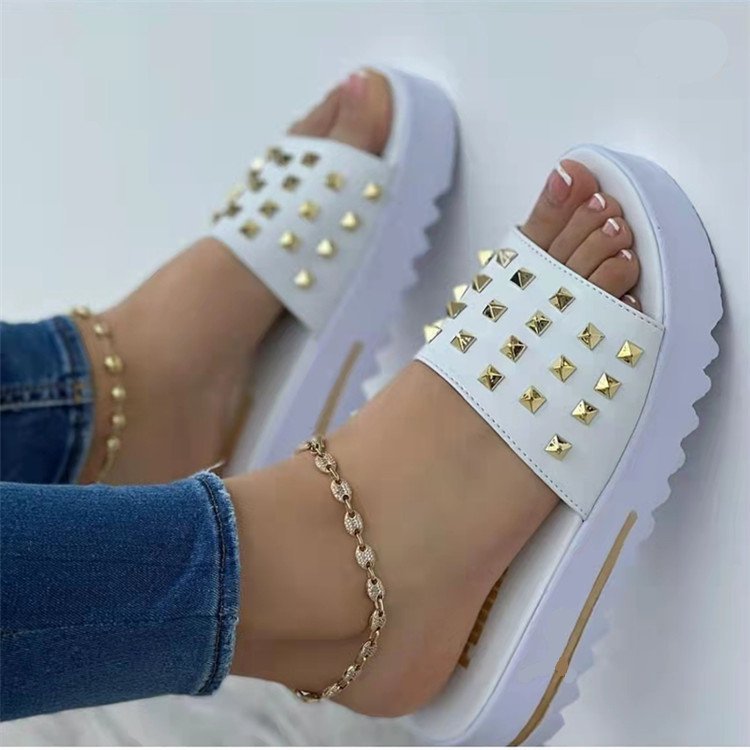 Fashion Thick Soled Slippers with Nails Shoes Fashion Platform Sandals Slippers for Women