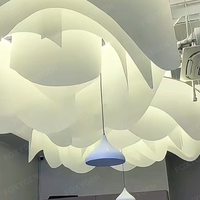 Décoration de plafond ignifuge de luxe, draperie blanche 3D, tissu en fibre de verre à motif floral artificiel de qualité A pour plafond de magasin