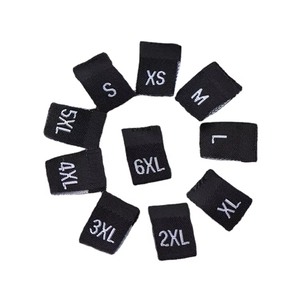 Großhandel Custom Kleidung Woven Size Labels Schwarz-Weiß Center fold <span class=keywords><strong>Shirt</strong></span> Kragen Größen S M L XL für T-Shirts - Product Image 6