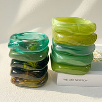 Bracelet en résine audacieux translucide à motif géométrique irrégulier style Forêt Verte, grande taille, motif pierre dégradé, best-seller