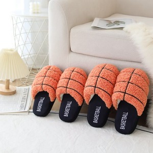 Pantoufles en peluche de football mignonnes, chaussures chaudes assorties pour la famille, pantoufles d'intérieur antidérapantes et moelleuses pour adultes et enfants, automne-hiver - Product Image 3