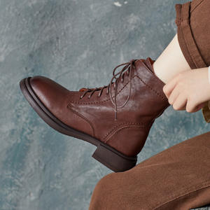 Nouvelles bottes en cuir de vachette faites à la main pour femmes, bout rond, lacets, talon chaton, bottines Martin pour femmes, automne et hiver - Product Image 2