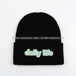 หมวกบีนนี่ผ้าวาฟเฟิลสีพาสเทลขายส่ง พร้อมป้ายปักลาย “Daily Life” หมวกทรงสกัลแคปเนื้อนุ่มสำหรับฤดูหนาว - Product Image 5