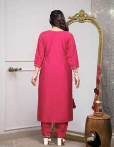 Tissu Chanderi en viscose rose brodé Kurti avec jacquard Dupatta et pantalon uni pour mariages et fêtes Style Salwar - Product Image 3